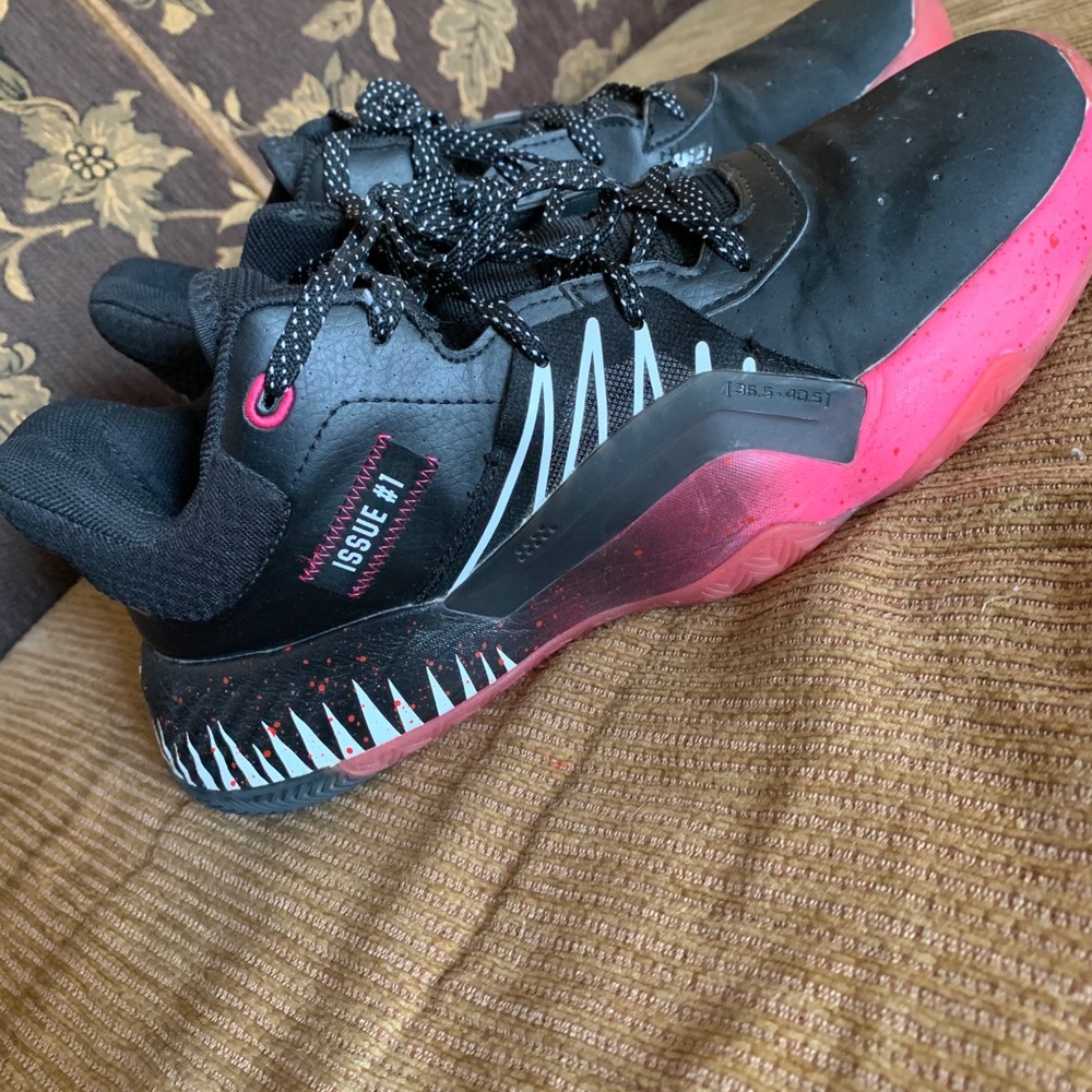 Adidas Men’s Donavan Mitchell Venom shoes 9.5